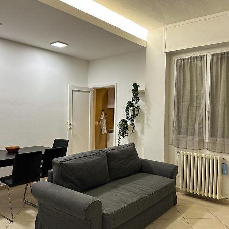 Modern Cenisio Apartment - Self Check-In & Parking Милано Екстериор снимка