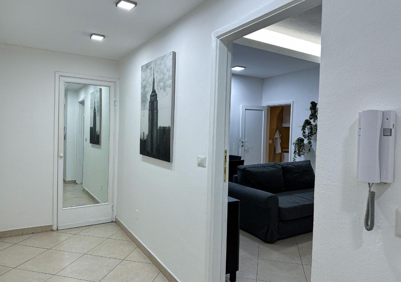Modern Cenisio Apartment - Self Check-In & Parking Милано Екстериор снимка