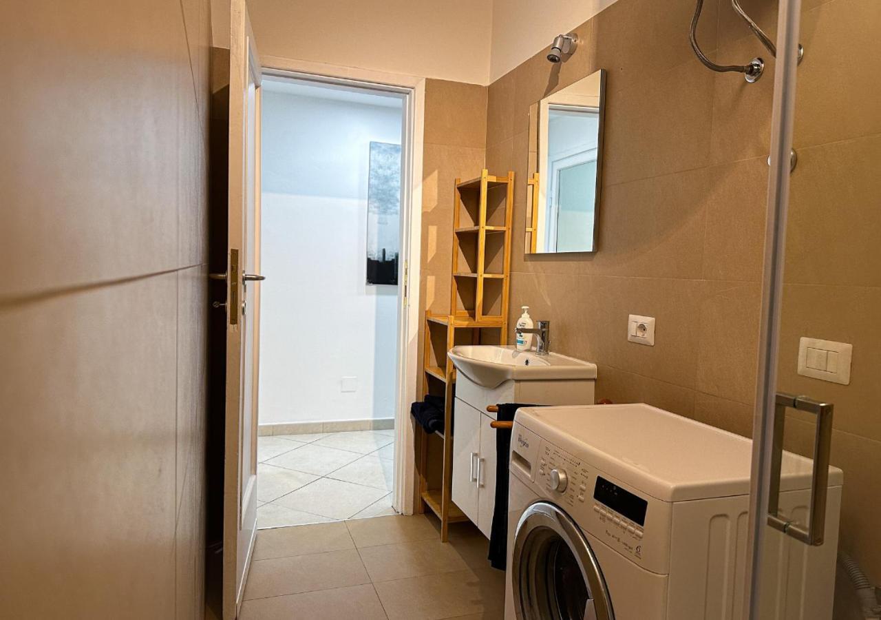 Modern Cenisio Apartment - Self Check-In & Parking Милано Екстериор снимка
