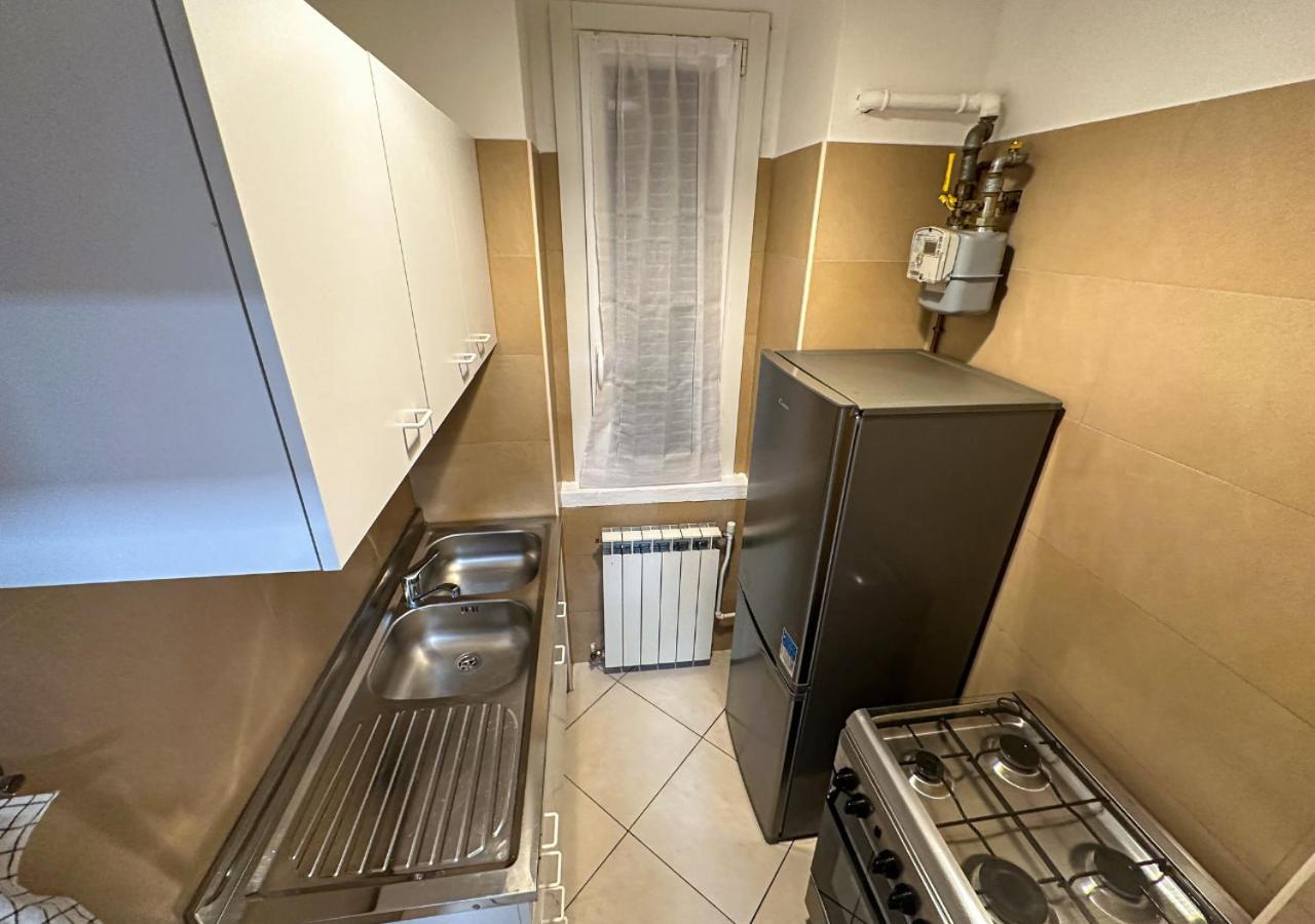 Modern Cenisio Apartment - Self Check-In & Parking Милано Екстериор снимка